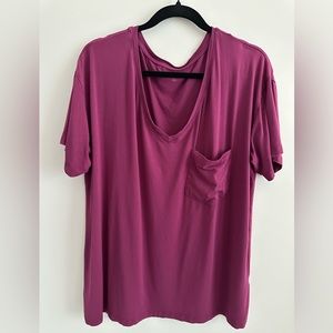 Kyte Women’s Relaxed Fit V-Neck in Dahlia